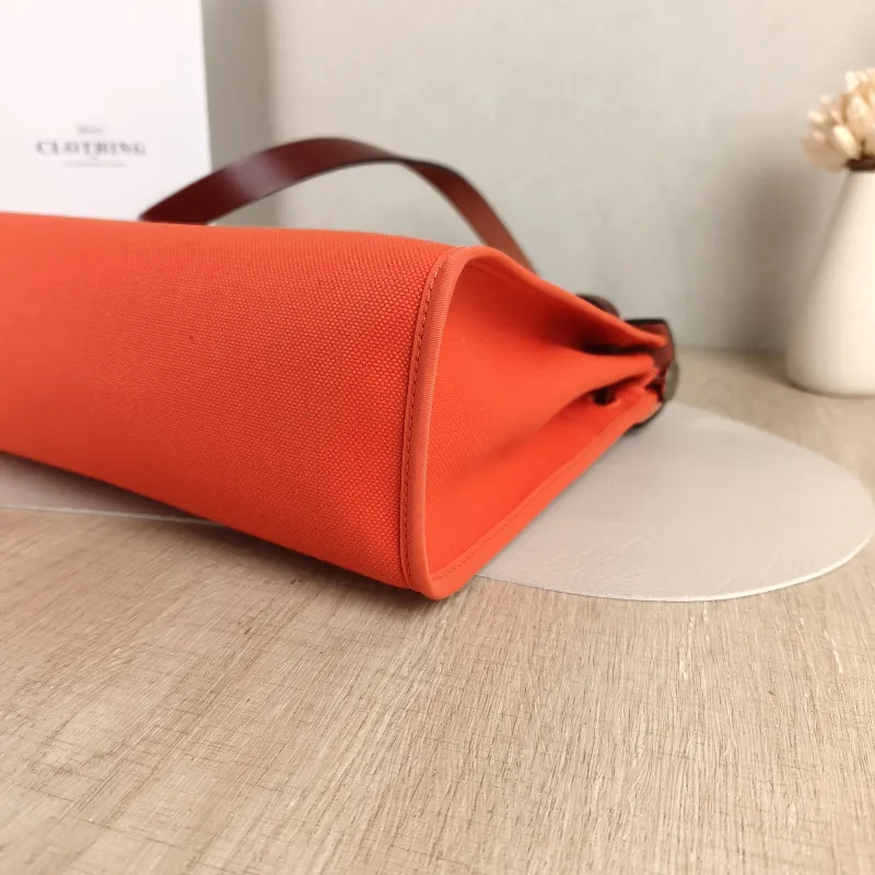 Hermès Crossbody Bag Herbag 319T 55 Calfskin，Canvas Medium30.5 × 11 × 25.5 cm — detail view 9 of 11