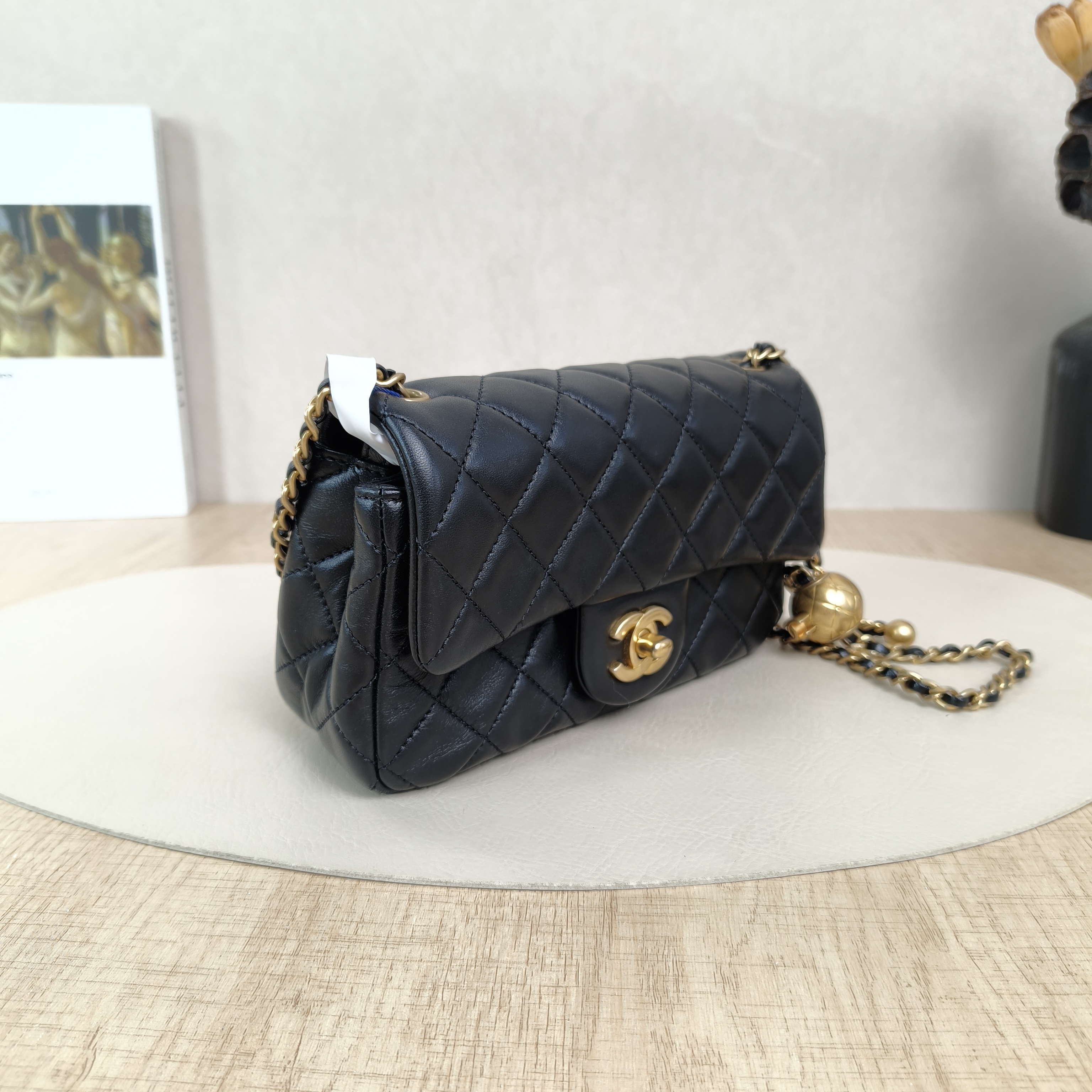 Chanel Crossbody Bag mini Black Lambskin One Size20 × 6 × 12 cm — cover view 2 of 6