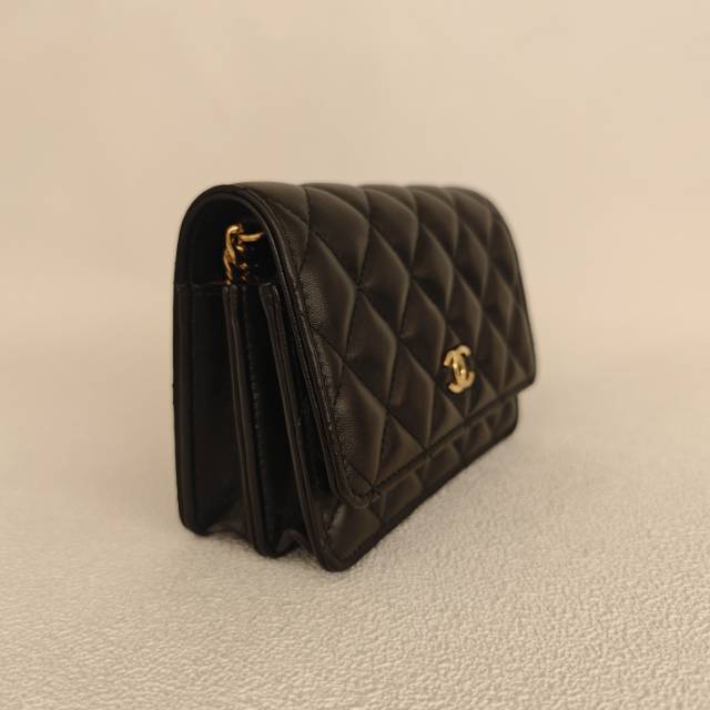 Chanel Crossbody Bag22b woc Black Lambskin15.5 × 4.5 × 11 cm — cover view 2 of 5