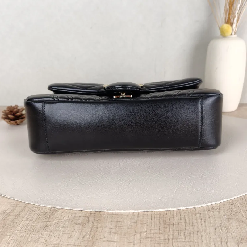 GUCCI Crossbody Bag GG Marmont Medium Marmont 26Black with Gold-Tone Hardware Lambskin Medium26 × 7 × 15 cm — cover view 4 of 5