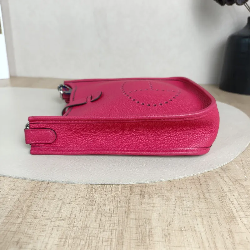 Hermès Crossbody Bag Evelyne Mini 16 Mini 16OD Rose Mexico Taurillon Clemence TC Calfskinmini17 × 5.5 × 18 cm — detail view 4 of 10