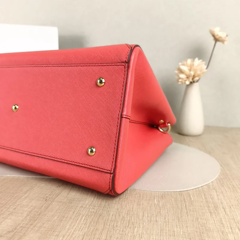 MCM Crossbody Bag Crossbody Bag Red Calfskin One Size 25 × 17 × 21 cm — detail view 15 of 15