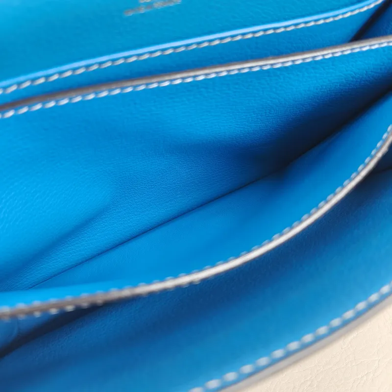 Hermès Crossbody Bag Roulis 23 B3 Evercolor Calfskin Medium 23 × 7.5 × 19 cm A — detail view 9 of 11