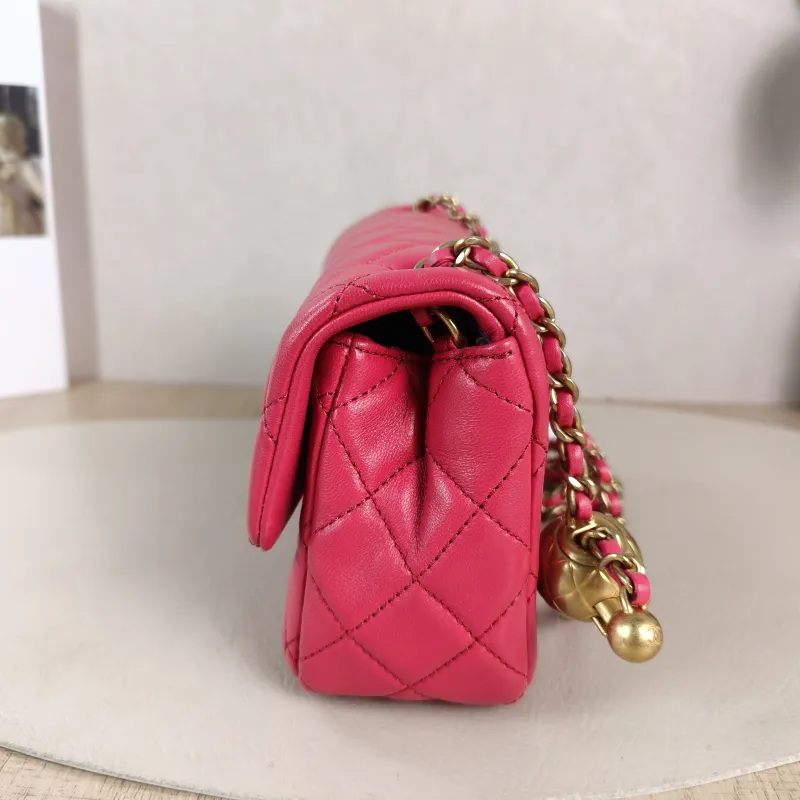 Chanel Crossbody Bag mini Red Lambskin One Size 20 × 6 × 12 cm 30 — detail view 4 of 11