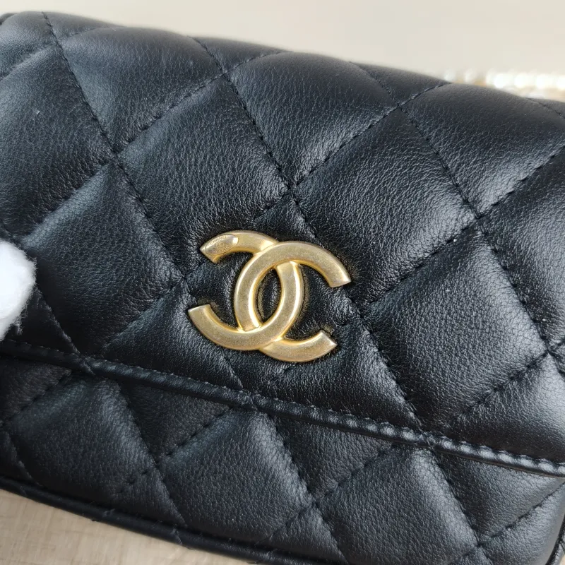 Chanel Crossbody Bag Pearl Crossbody Bag Black Calfskin One Size12 × 4 × 9 cm — detail view 3 of 11