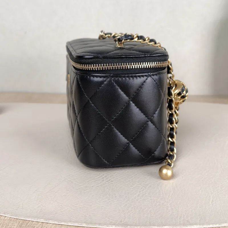 Chanel Crossbody Bag Edition Black Lambskin One Size 16 × 8 × 9.5 cm 32 — detail view 7 of 14