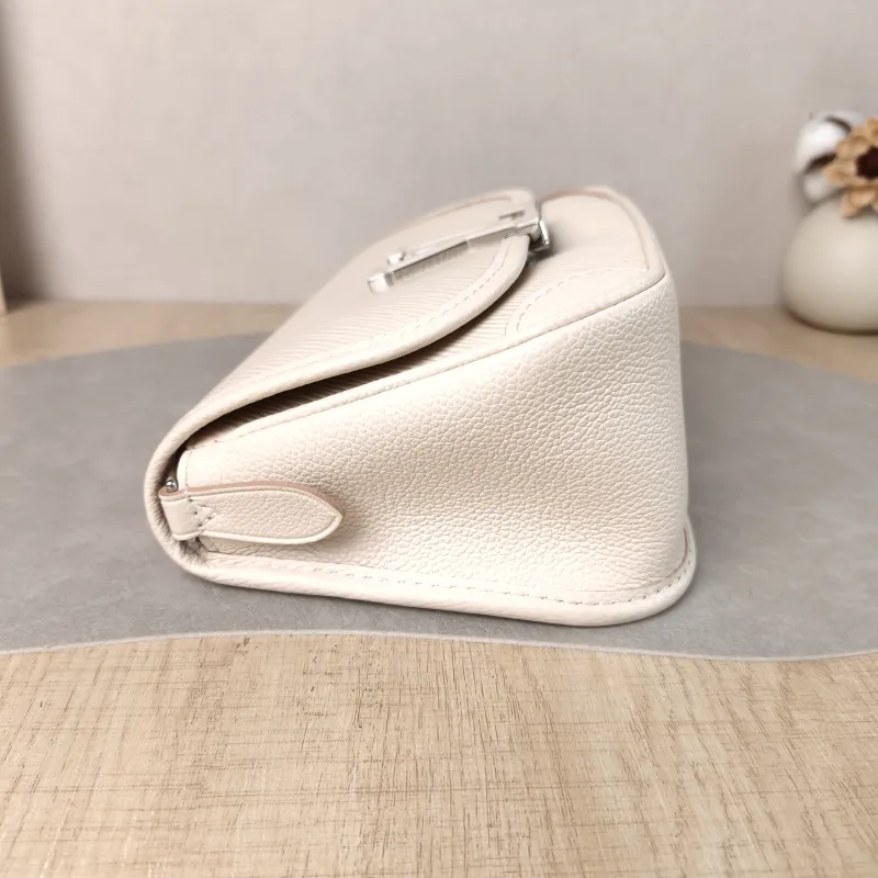Louis Vuitton Shoulder Bag BUCI Beige Epi Embossed Calfskin One Size 24.5 × 9 × 15.5 cm — detail view 9 of 12
