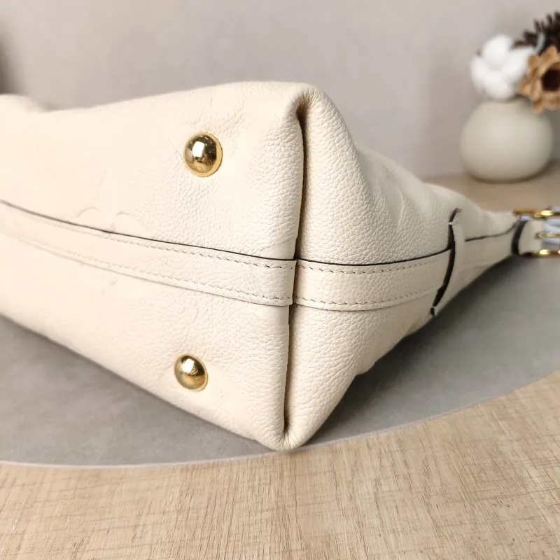 Louis Vuitton Crossbody Bag Carryall White Calfskin Small29.5 × 12 × 24 cm — detail view 1 of 14