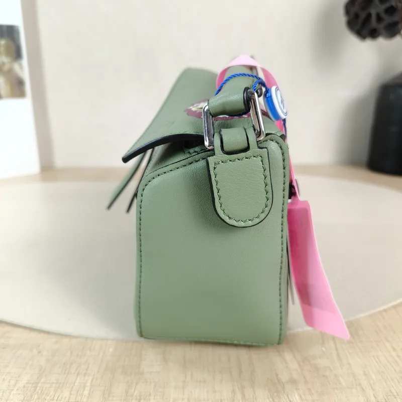 LOEWE Crossbody Bag Puzzle Green Calfskin Mini 18 × 8 × 12.5 cm — detail view 5 of 12