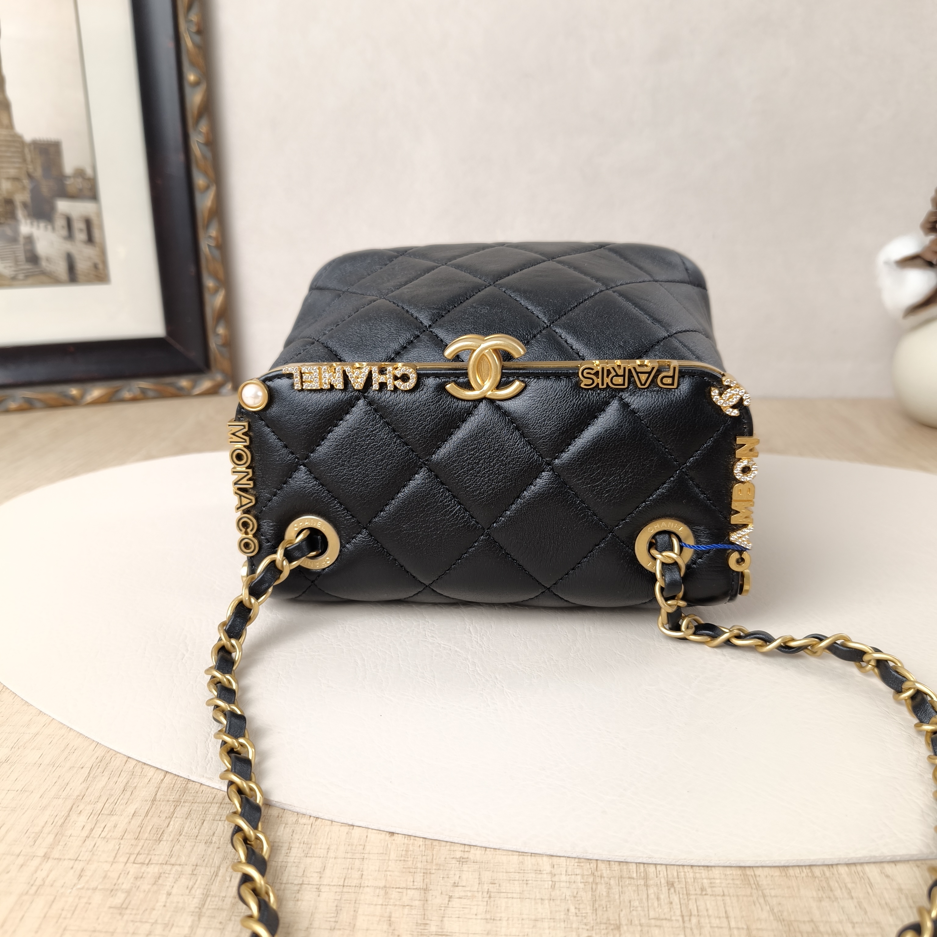 Chanel Crossbody Bag23c Box Bag Black Lambskin One Size16 × 8 × 13 cm — cover view 11 of 11