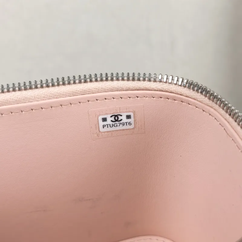 Chanel Crossbody Bag Edition Pink Calfskin Mini 16 × 8 × 9.5 cm — detail view 8 of 13