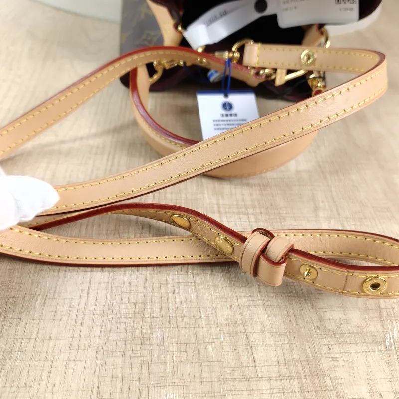 Louis Vuitton Crossbody Bag NÉONOÉ Bucket Bag BB Monogram PVC BB 20 × 13 × 20 cm — detail view 5 of 12