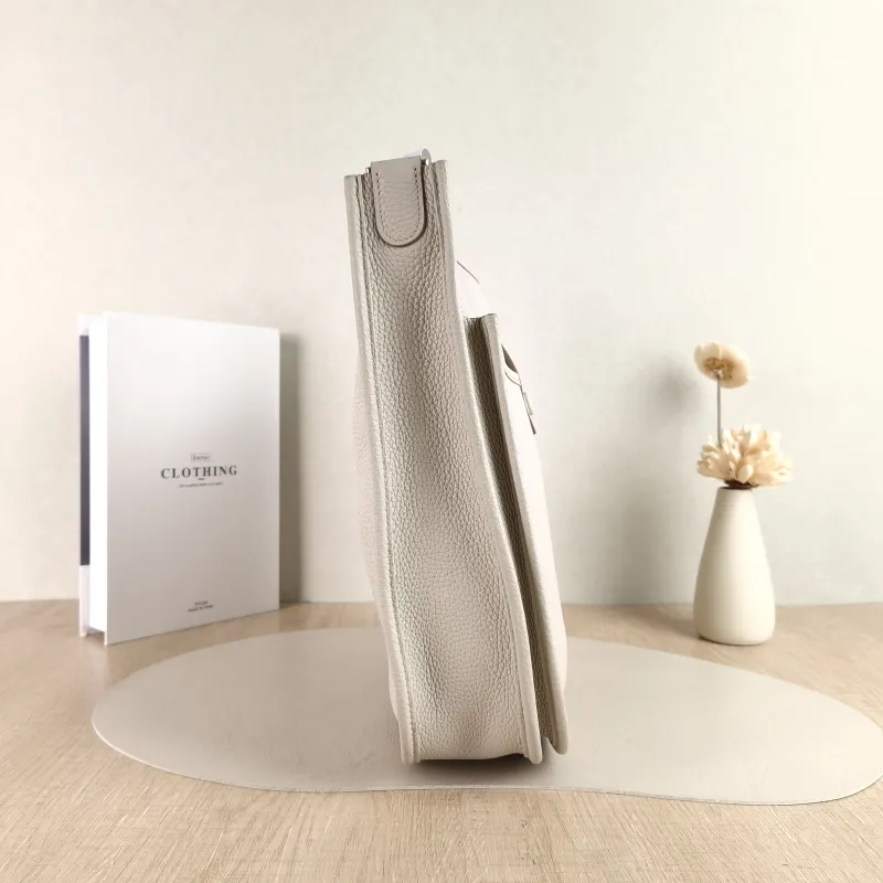 Hermès Crossbody Bag Evelyne 29 29 10 TC Calfskin 29 29 × 7 × 30 cm A — detail view 8 of 10