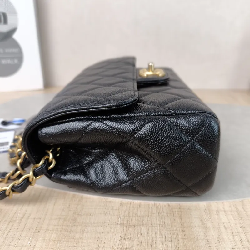 Chanel Crossbody Bag25p Black Grained Calfskin Small22 × 6.5 × 14 cm — detail view 2 of 12