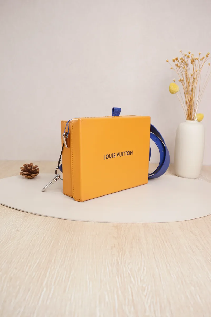 Louis Vuitton Shopper Clutch Yellow Blue Calfskin Microchip Edition · Shoulder Strap · 22.5 × 10.5 × 15 cm — cover view 3 of 7