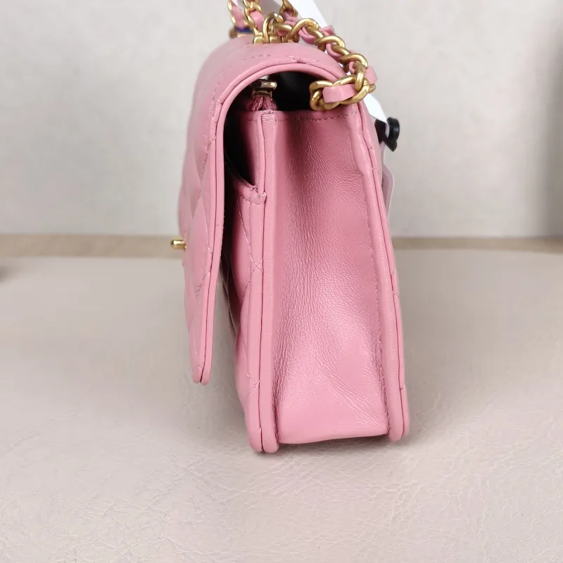 Chanel Crossbody Bag Pink Lambskin 18.5 × 5 × 12 cm — detail view 9 of 13