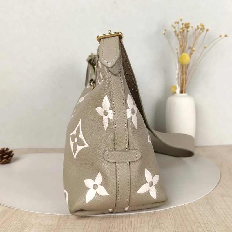Louis Vuitton Crossbody Bag Carryall Calfskin Small29.5 × 12 × 24 cm — detail view 9 of 14