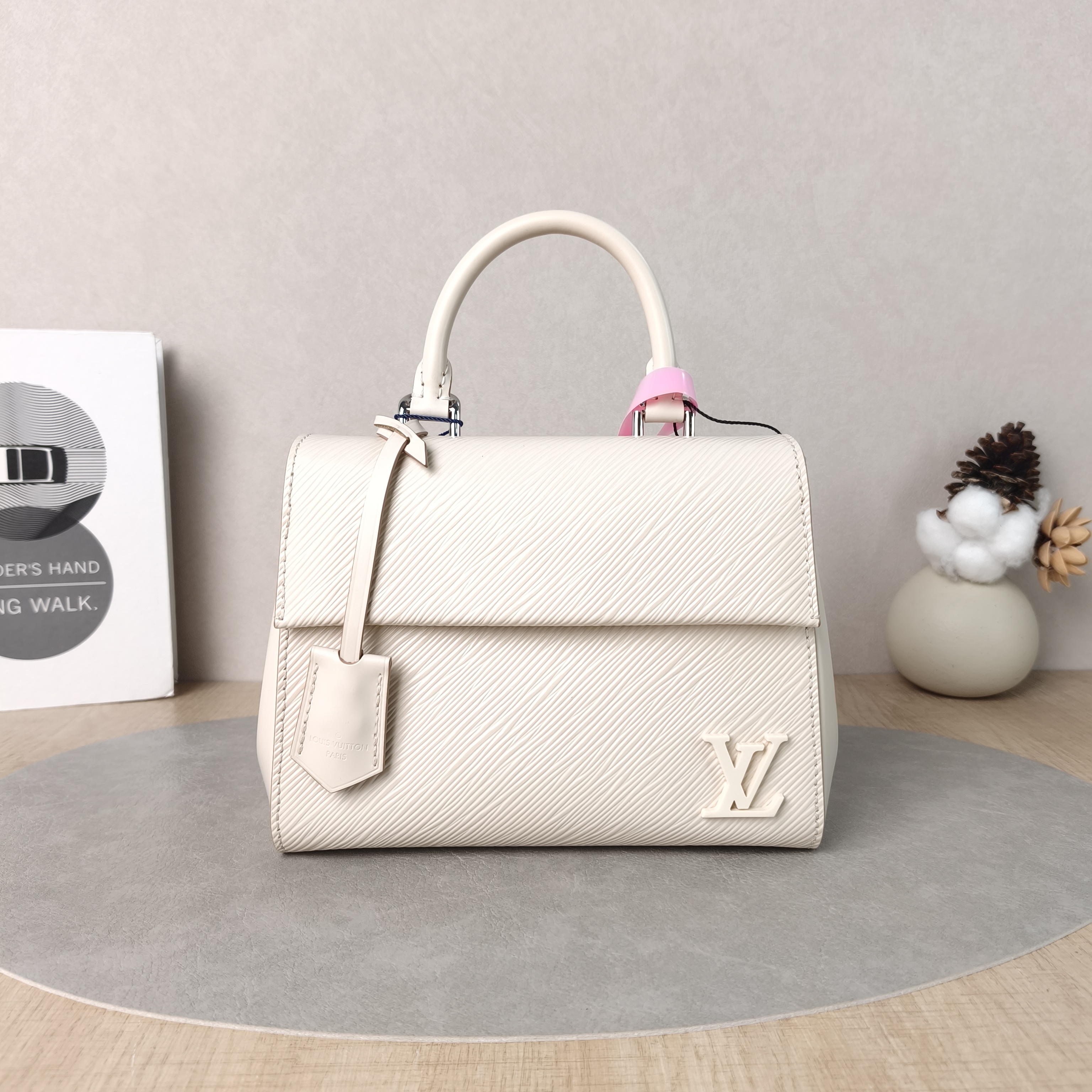 Louis Vuitton Crossbody Bag CLUNY White Epi Embossed Calfskinmini20 × 7.5 × 16 cm