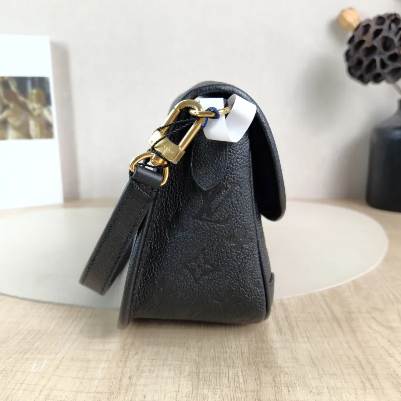 Louis Vuitton Crossbody Bag Diane Baguette Bag Black Empreinte Embossed Calfskin Small24 × 9 × 15 cm — detail view 13 of 14