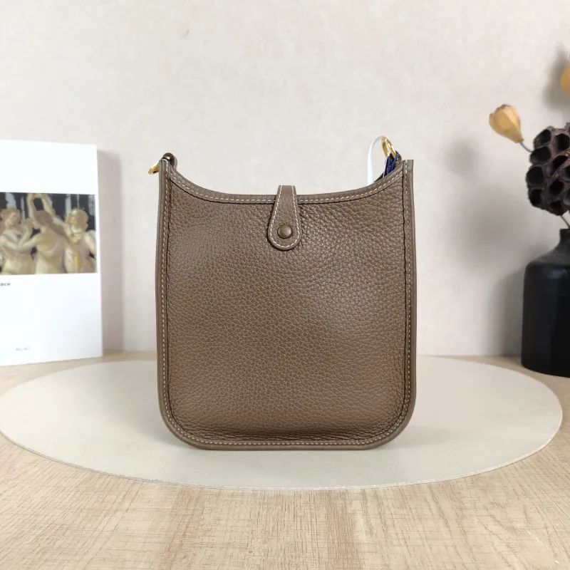 Hermès Crossbody Bag Evelyne Mini 16 Mini 1618 Taurillon Clemence TC Calfskinmini17 × 5.5 × 18 cm — cover view 4 of 5