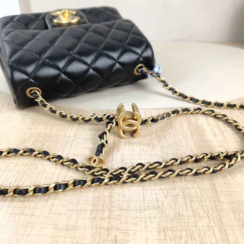 Chanel Crossbody Bag c Black Lambskin Mini 17 × 8 × 13.5 cm — detail view 4 of 13