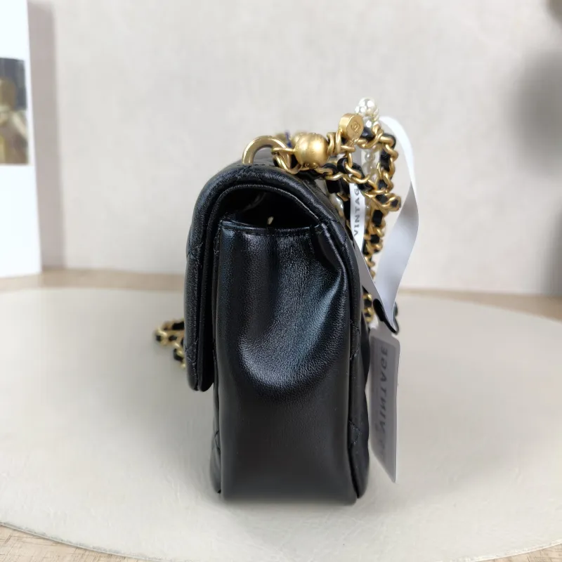 Chanel Crossbody Bag Pearl Black Lambskinmini17 × 5 × 12.5 cm — detail view 2 of 12