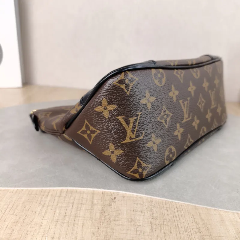 Louis Vuitton Crossbody Bag Boulogne PVC Small 26 × 9.5 × 16 cm — detail view 2 of 11