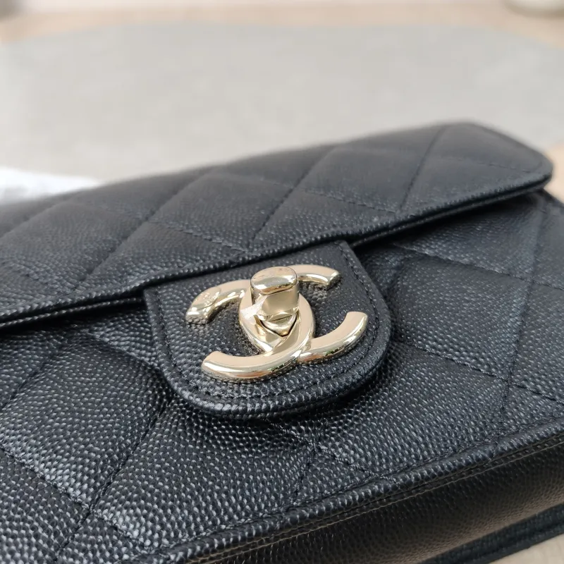 Chanel Crossbody Bag Edition Black Grained Calfskin 18 × 6 × 13.5 cm Microchip Edition — detail view 13 of 14