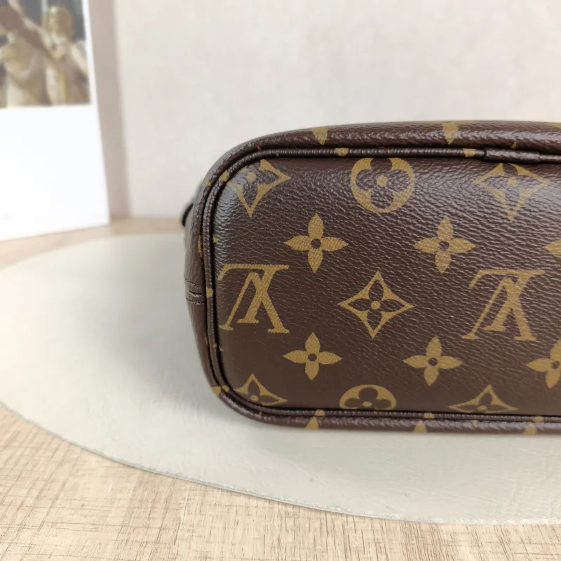 Louis Vuitton Crossbody Bag NEVERFULL INSIDE OUT BB PVC · Calfskin BB 26.5 × 11 × 16.5 cm — detail view 5 of 11