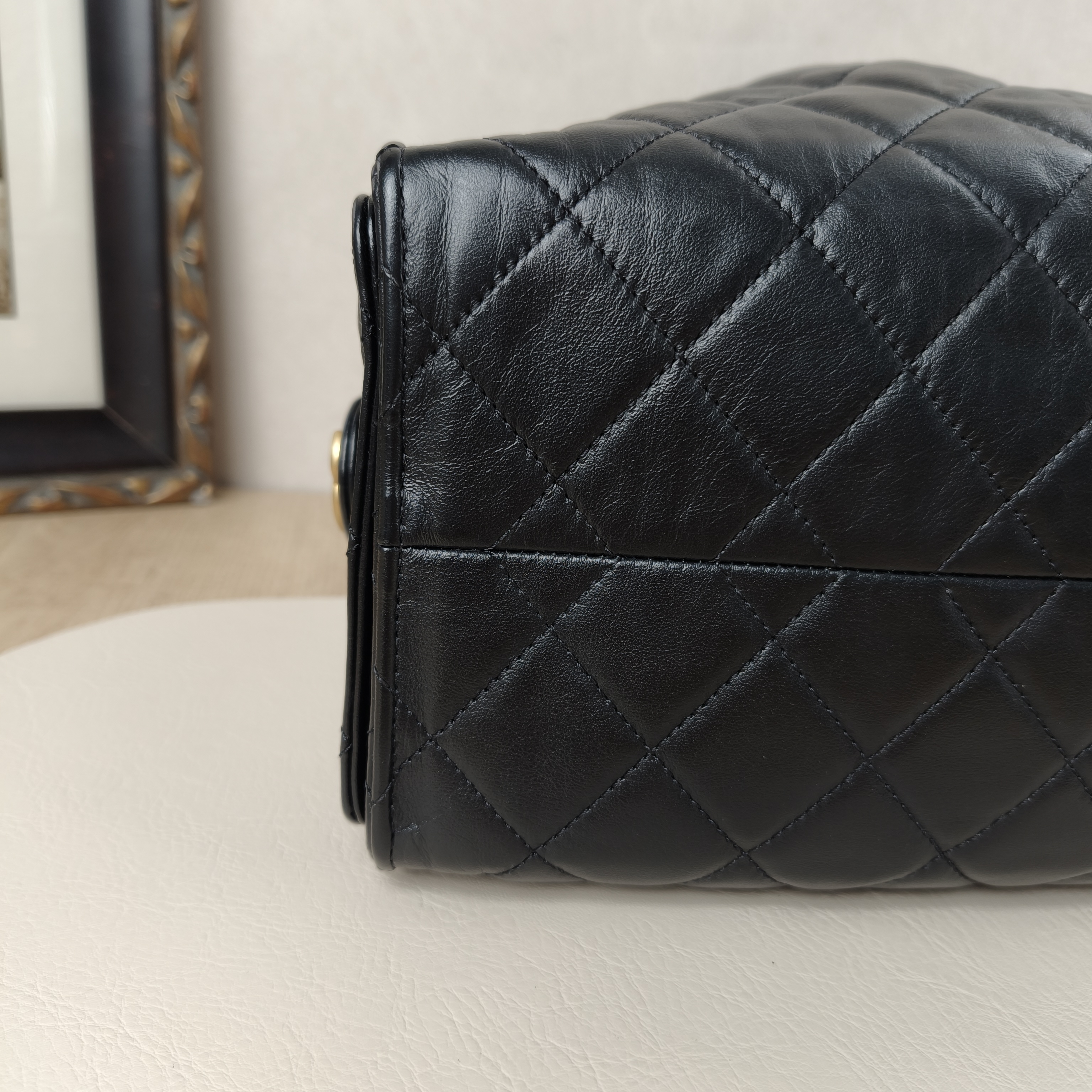 Chanel Shoulder Bag25Bag Black Calfskin Small26 × 14 × 30 cm — cover view 2 of 9