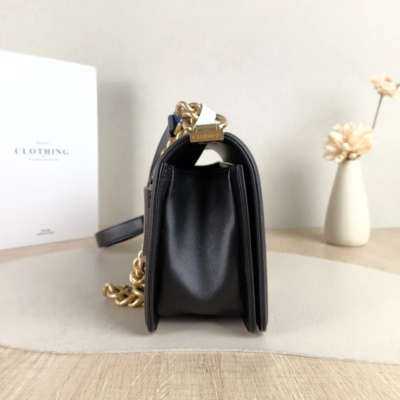 Chanel Crossbody Bag Le Boy​ Black Calfskin Medium 25 × 9 × 15 cm 27 — detail view 10 of 12