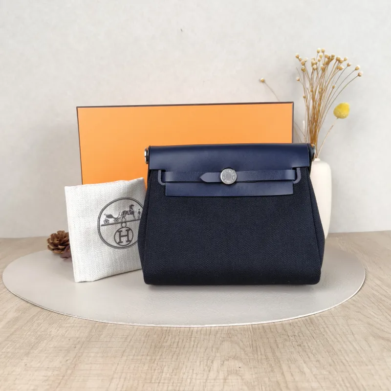 Hermès Crossbody Bag Herbag Zip 20Black Calfskin，Canvasmini20.5 × 7 × 16.5 cm — cover view 3 of 6