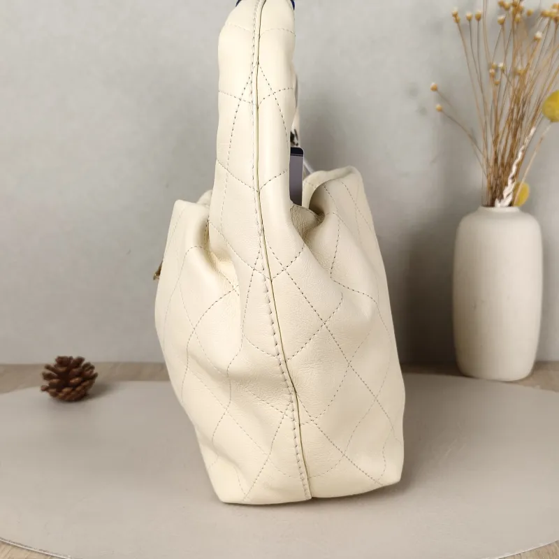 Chanel Crossbody Bag 26c hobo Beige Calfskin One Size 32 × 12 × 24 cm — detail view 4 of 9