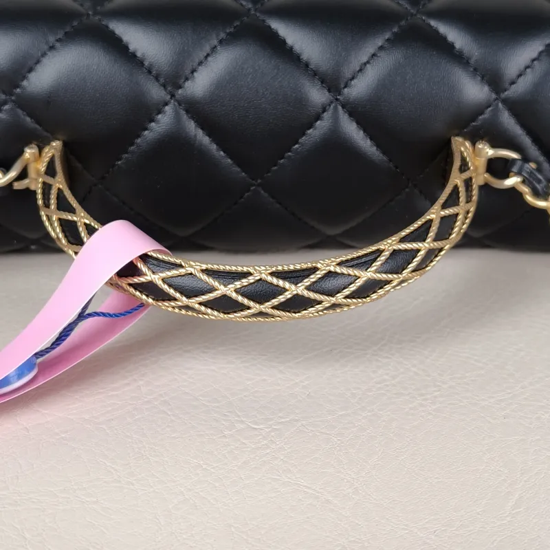 Chanel Crossbody Bag Black Lambskin One Size25 × 9 × 14.5 cm — detail view 10 of 13