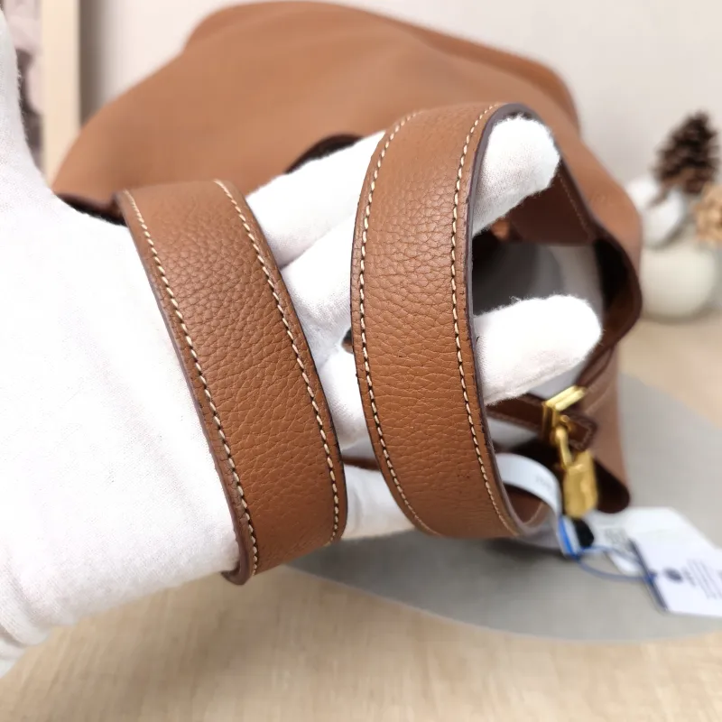 Hermès Top Handle Bag Picotin Lock 22 22 Taurillon Clemence TC Calfskin Medium 22 × 18 × 21 cm W Conditioned — detail view 3 of 14