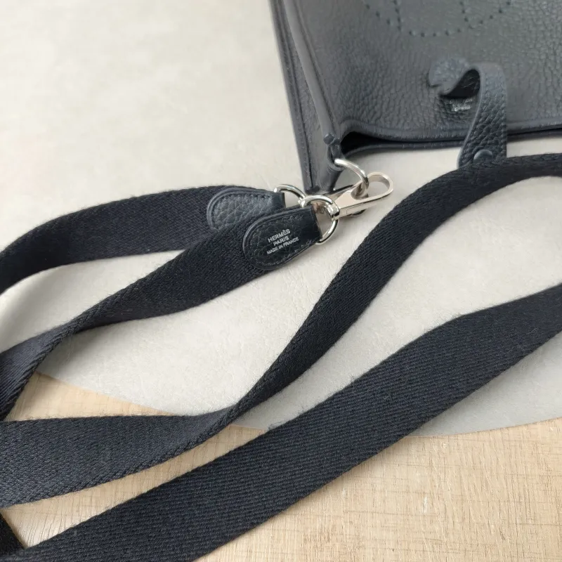 Hermès Crossbody Bag Evelyne Mini 16 Mini 16 Black TC Calfskin Mini 17 × 5.5 × 18 cm U — detail view 7 of 12