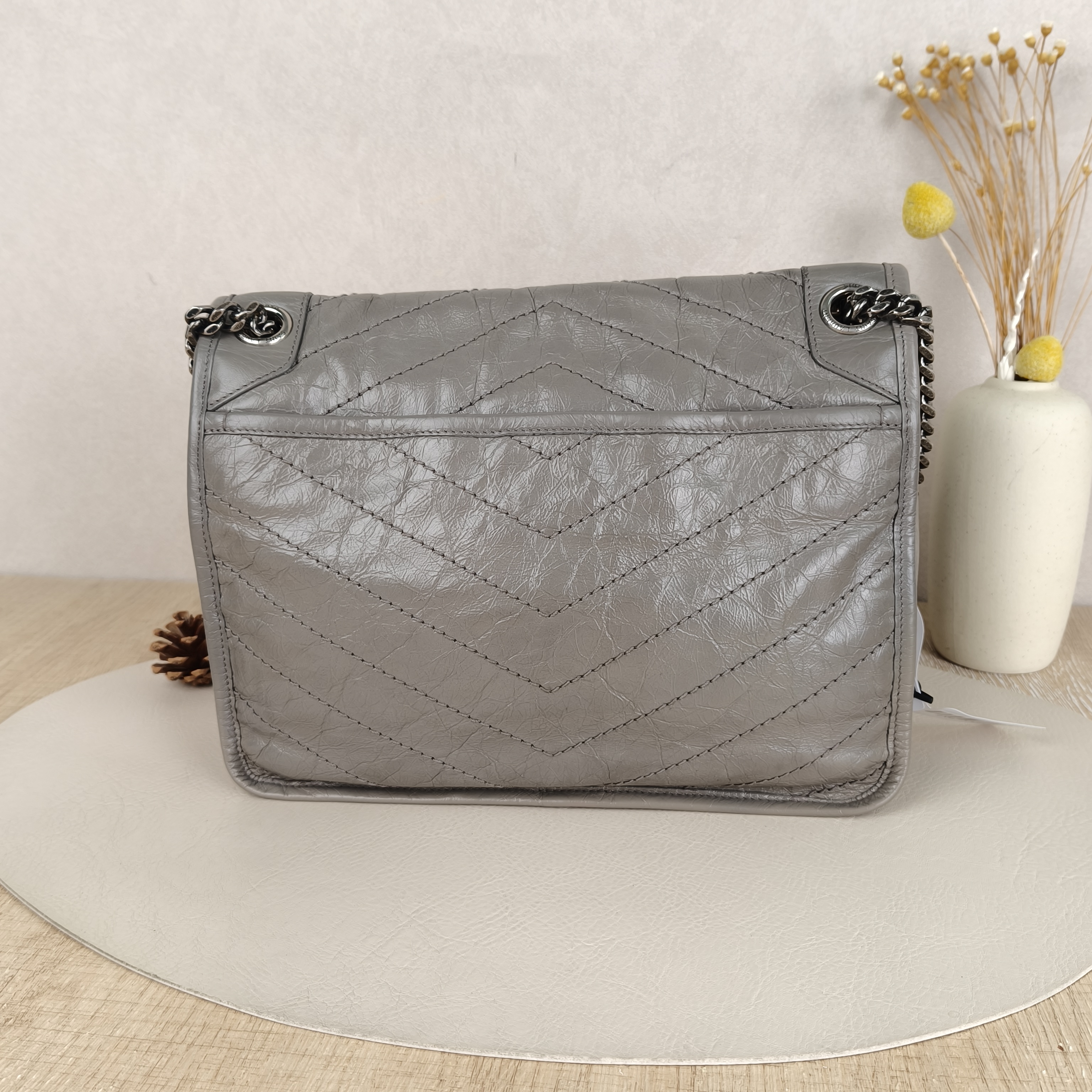 SAINT LAURENT niki Medium Grey Calfskin · 28 × 8.5 × 20 cm — cover view 3 of 8