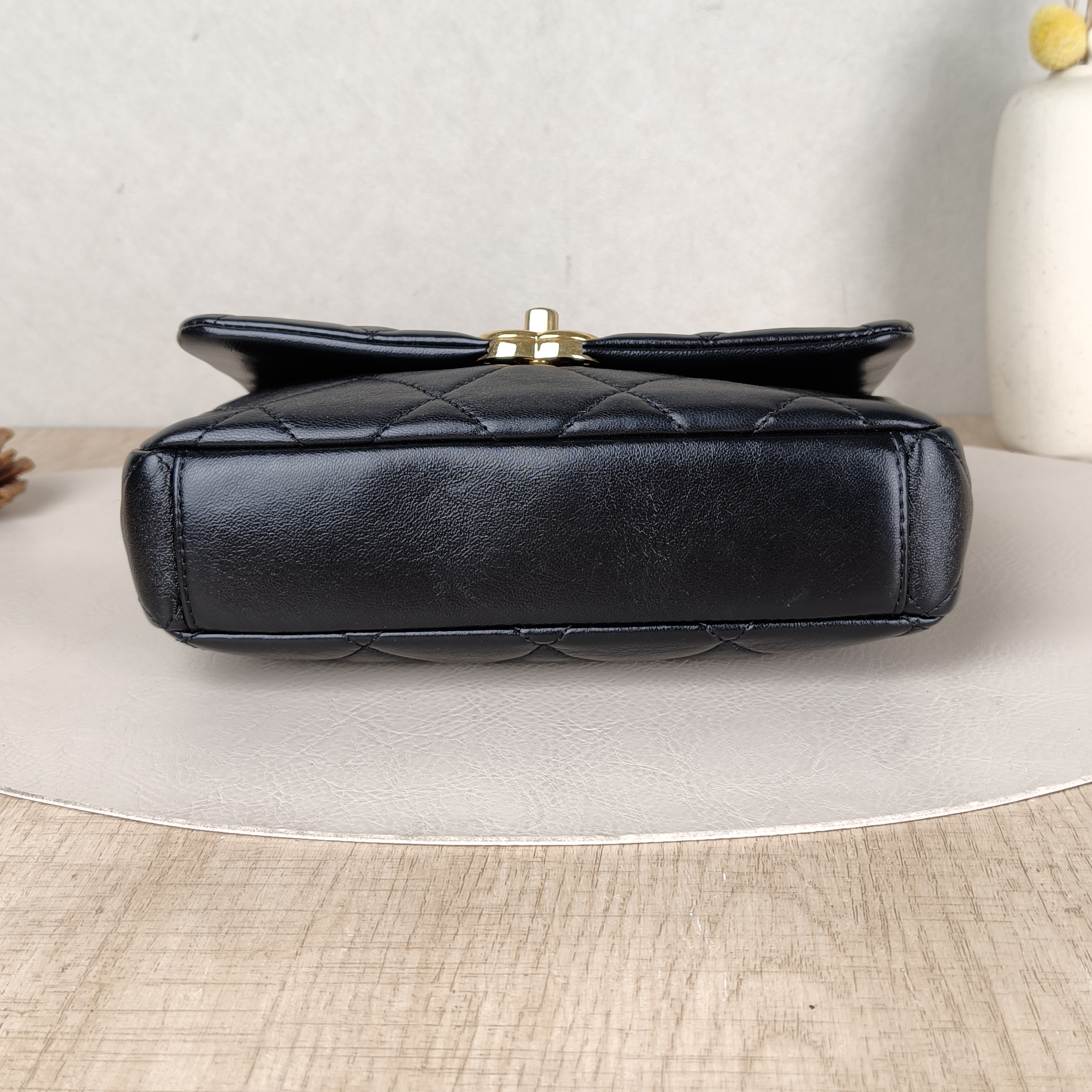 Chanel Crossbody Bag24b Black Lambskin One Size21 × 5 × 15 cm — cover view 5 of 5