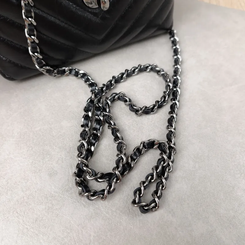 Chanel Crossbody Bag Coco Handle​Black V Calfskin Mini14.5 × 5.5 × 11.5 cm — detail view 4 of 18