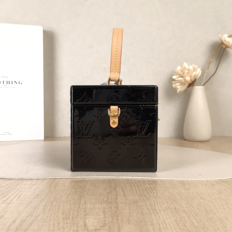 Louis Vuitton Top Handle Bag Bleecker Box Box Black Patent Leather 12 × 12 × 12 cm — detail view 5 of 14