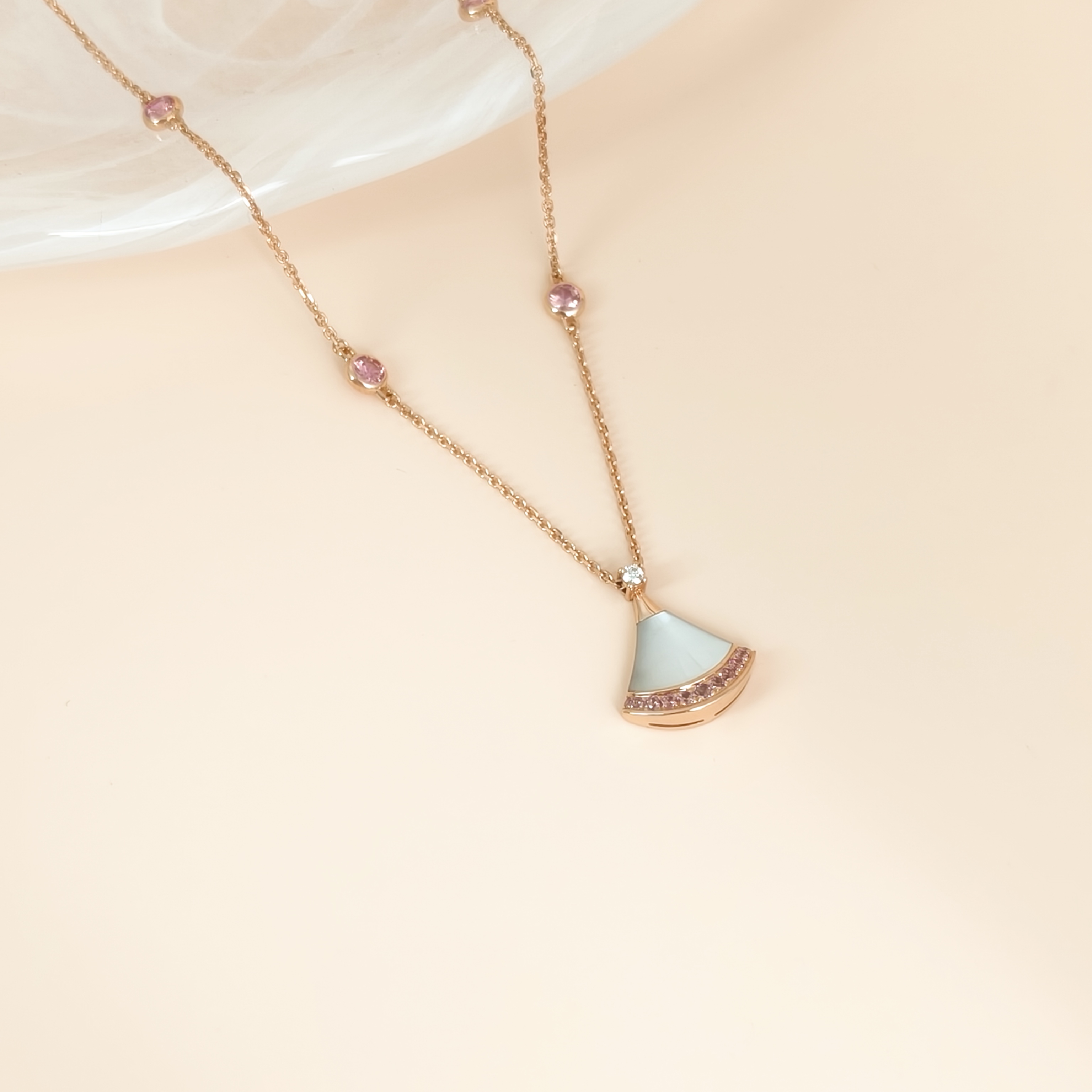 Bvlgari Necklace DIVAS’ DREAM Collection Pearl White Mother-of-Pearl18KR ose Gold One Size Pendant1.5cm 41cm — cover view 8 of 9