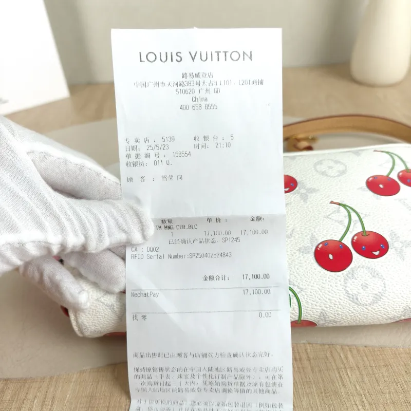 Louis Vuitton Crossbody Bag IVY White · PVC Small 23.5 × 4.3 × 12 cm — detail view 8 of 10