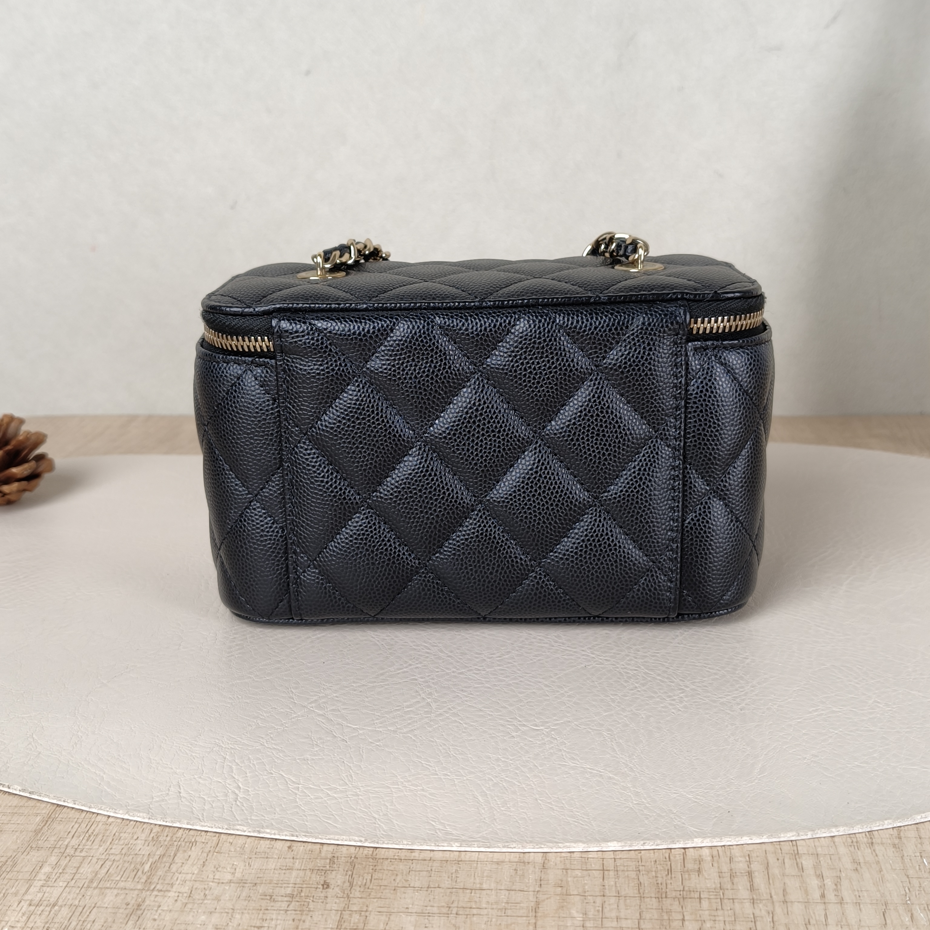 Chanel Crossbody Bag Edition Black Calfskin One Size16 × 8 × 9.5 cm — cover view 4 of 5