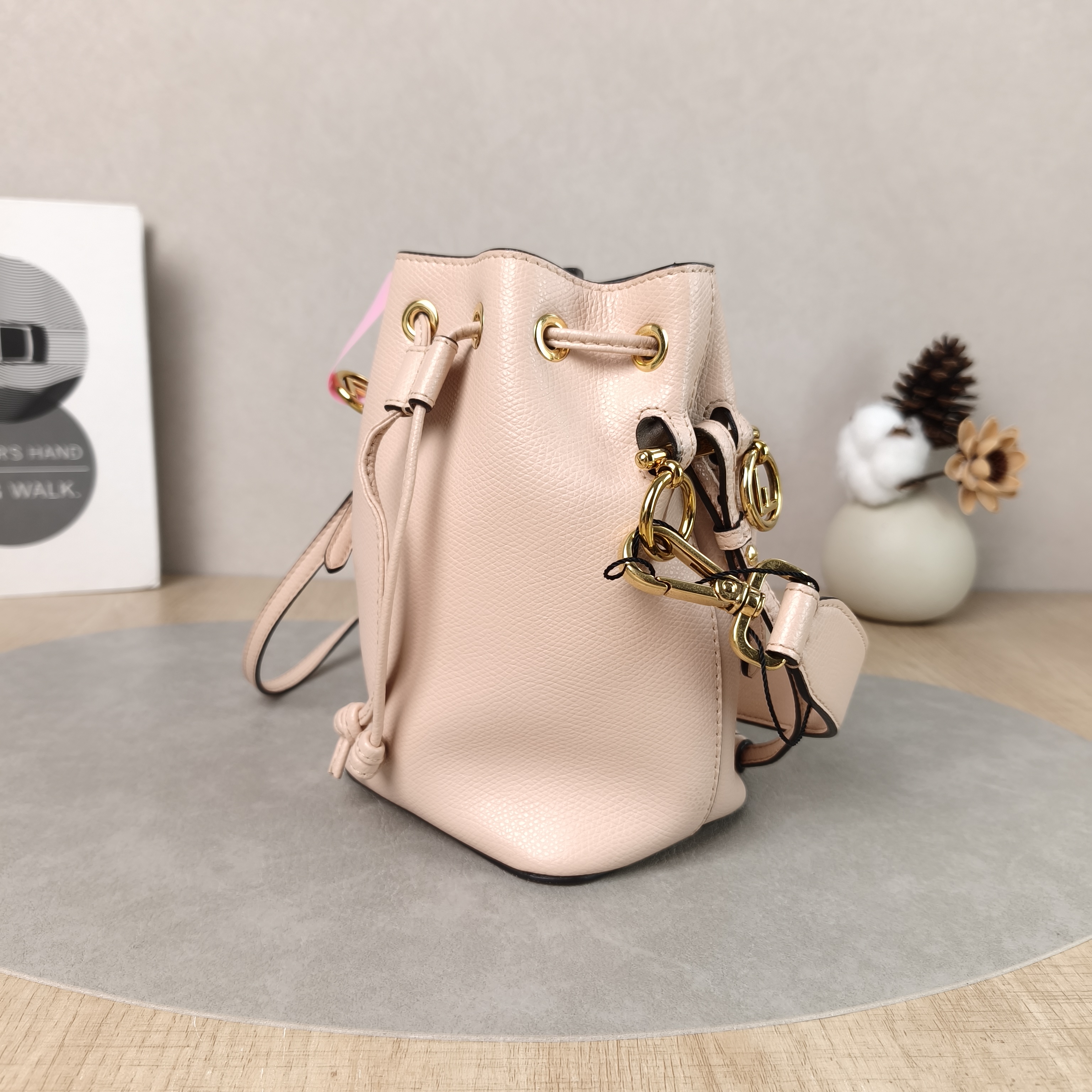FENDI Crossbody Bag Mon Tresor Bucket Bag Pink Calfskinmini12 × 10 × 18 cm — cover view 2 of 5
