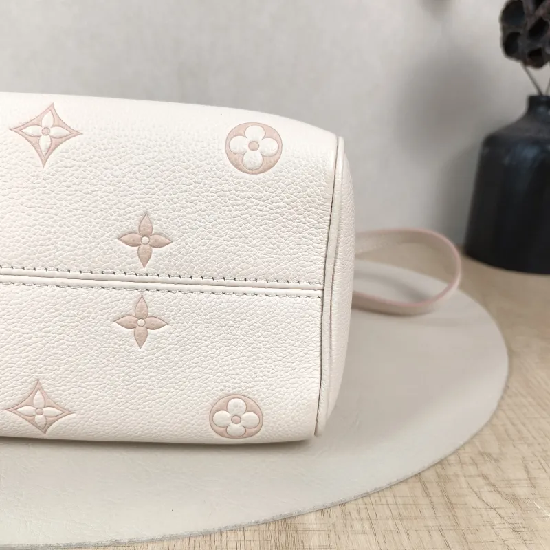 Louis Vuitton Crossbody Bag Speedy20Beige · Pink Empreinte Embossed Calfskin Small20.5 × 12 × 13.5 cm — detail view 9 of 12