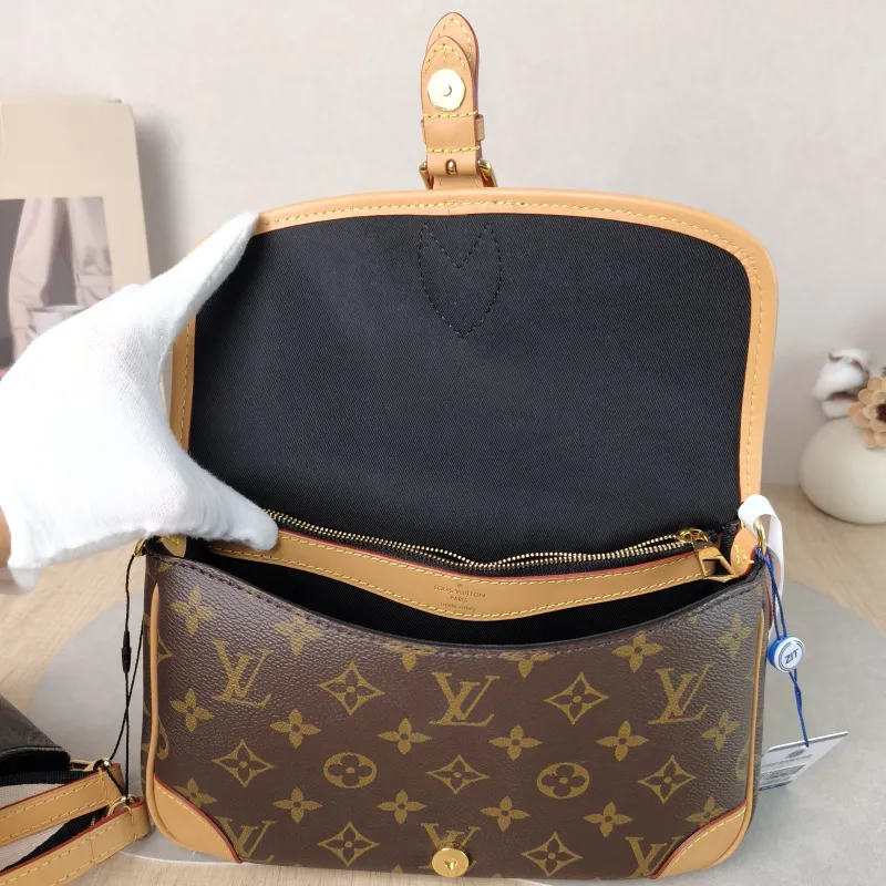 Louis Vuitton Crossbody Bag Diane Baguette Bag Shoulder Strap PVC Small 24 × 9 × 15 cm — detail view 1 of 14