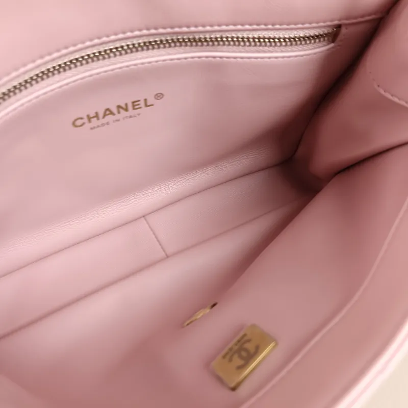 Chanel Crossbody Bag Pink Crossbody Bag Pink Lambskin One Size 23 × 5 × 16 cm — detail view 12 of 13