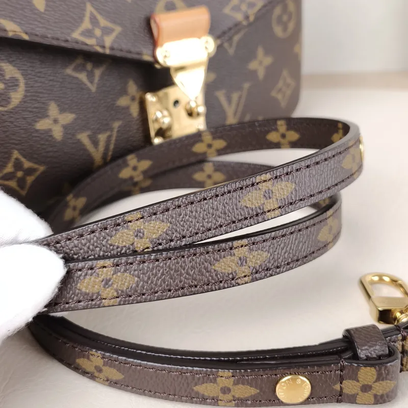 Louis Vuitton Crossbody Bag Pochette Métis East West Monogram PVC Small 21.5 × 6 × 13.5 cm — detail view 8 of 15