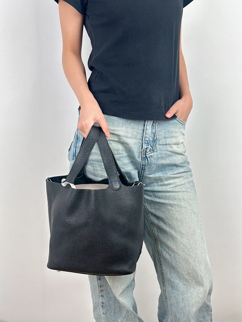 Hermès Top Handle Bag Picotin Lock 22 22 Black Taurillon Clemence TC Calfskin Medium 22 × 18 × 21 cm C — on-model view 1 of 2
