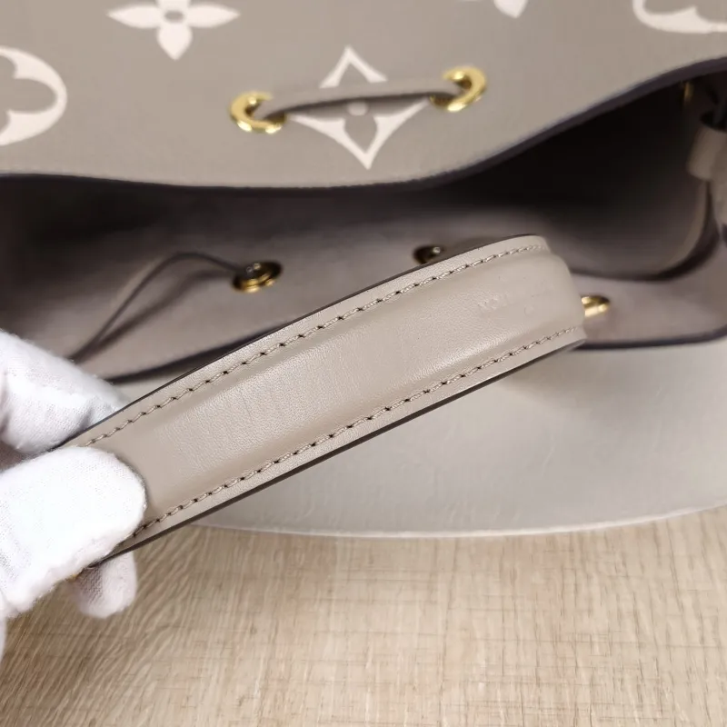 Louis Vuitton Shoulder Bag NÉONOÉ Bucket Bag · White Monogram Empreinte Embossed Calfskin Medium 26 × 17.5 × 26 cm — detail view 4 of 13